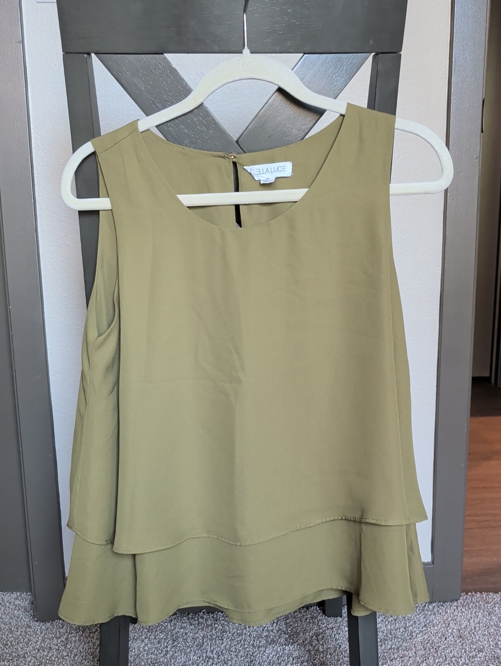 STELLA LUCE Olive Layered Sleeveless Blouse size M